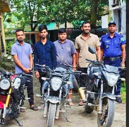 ধামরাইয়ে এসআই-এর তৎপরতায় চুরি হওয়া ২ মোটরসাইকেল উদ্ধার, গ্রেপ্তার ৪